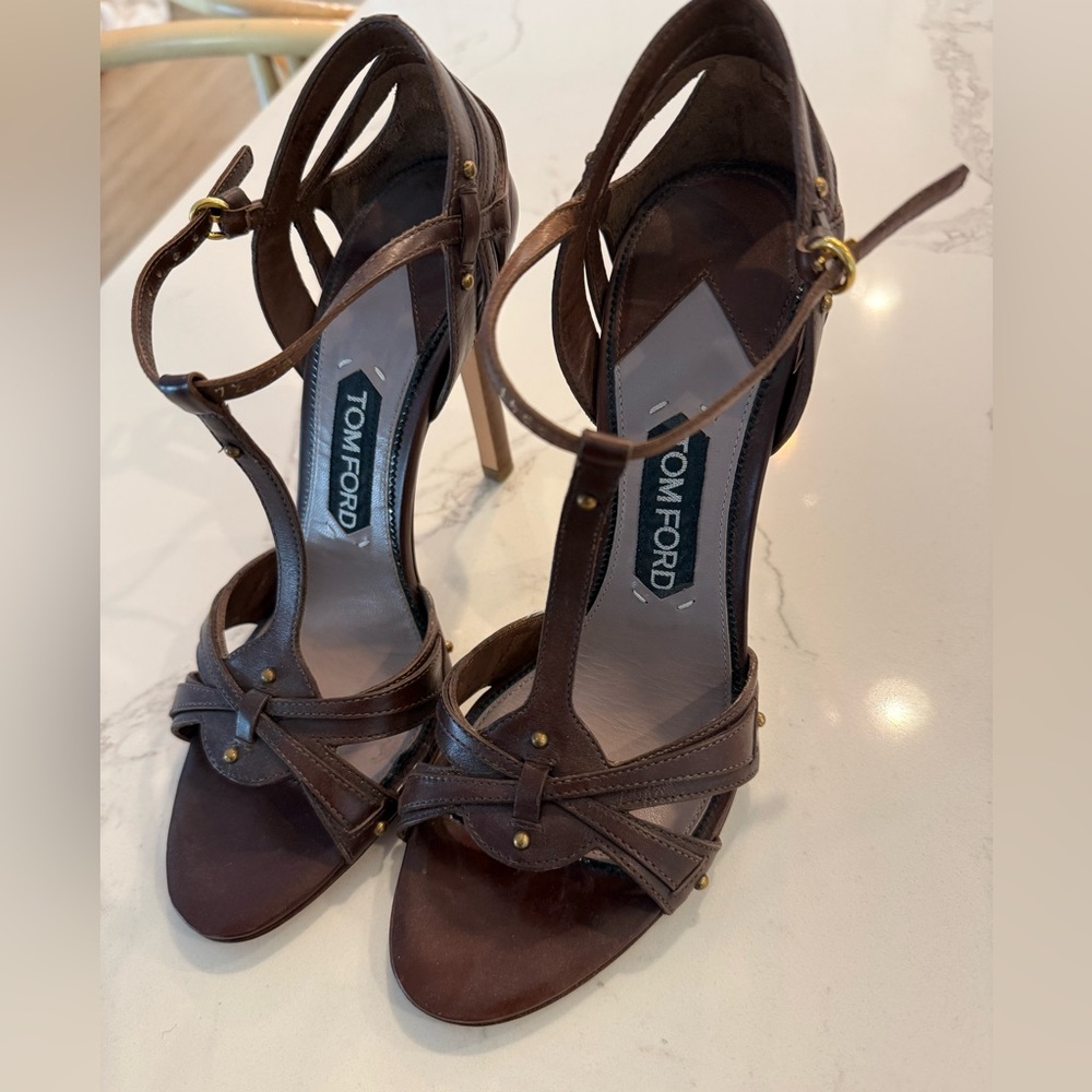 Tom Ford brown leather T-strap open-toe sandals with gold-tone hardware 38.5